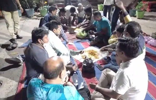 ସାମ୍ବାଦିକଙ୍କୁ ଆକ୍ରମଣ ଘଟଣାକୁ ନେଇ ଥାନା ପରିସରରେ ଧାରଣା ଦେଲେ ଗଣମାଧ୍ୟମ ପ୍ରତିନିଧି
