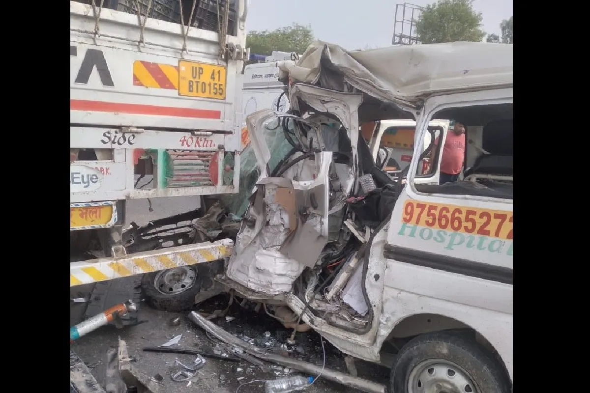 Ambulance-accident-1200-16539697453x2