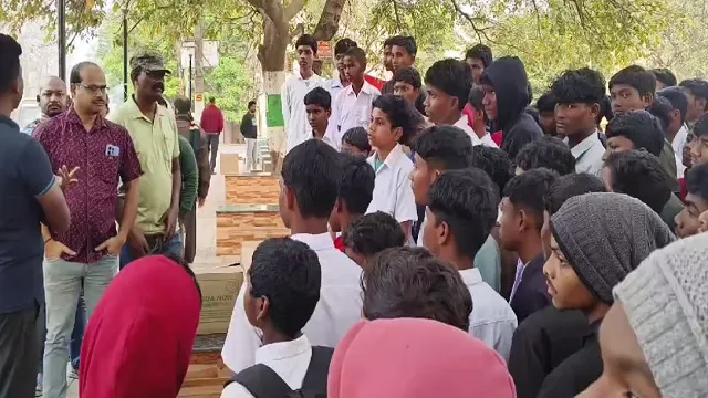Students-walk-20-km
